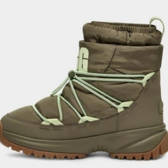 Ugg Snow Boots Never Worn - Picture 5 of 8